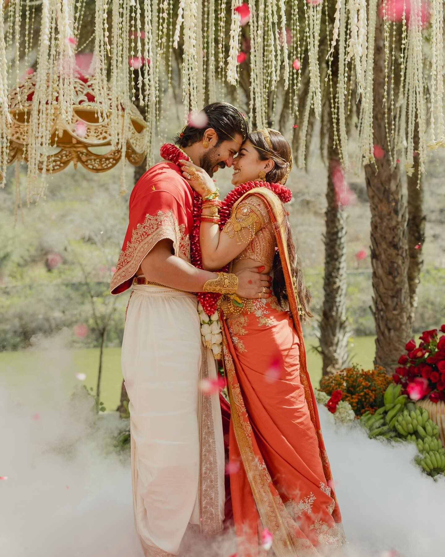 शादी के बाद रश्मिका मंदाना ने विजय देवरकोंडा के साथ पहली झलक साझा की, कहा, "मैं इस आदमी पर एक किताब लिख सकती हूं" 62437