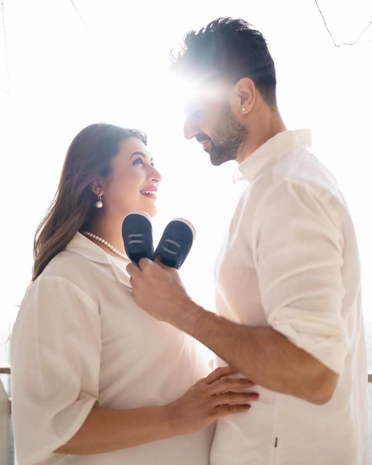 दिव्यांका त्रिपाठी-विवेक दहिया ने तस्वीरों में बेबी बंप फ्लॉन्ट करते हुए प्रेग्नेंसी की पुष्टि की; बच्चे के जन्म की तारीख जांचें 62769