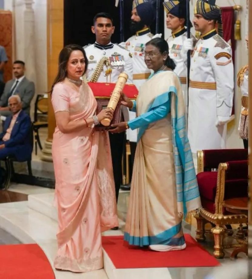 हेमा मालिनी ने कहा, 'मुझे अपने पति धर्मेंद्र जी की ओर से पद्म विभूषण प्राप्त करते समय उनकी उपस्थिति महसूस हुई' 63723