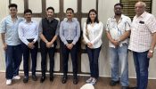 काजल अग्रवाल और श्रेयस तलपड़े समेत 'द इंडिया स्टोरी' की टीम ने एफडीए (FDA) कमिश्नर तुकाराम मुंडे से की मुलाकात