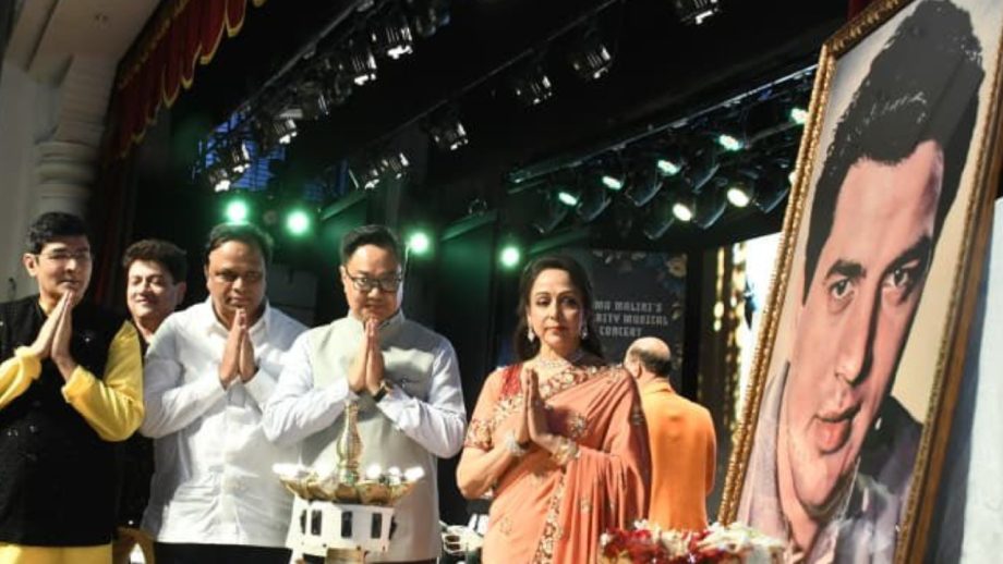 धर्मेंद्र को दिल से दी गई श्रद्धांजलि से हेमा मालिनी के सिनेमा में 60 साल पूरे होने का जश्न और भी खास हो गया।