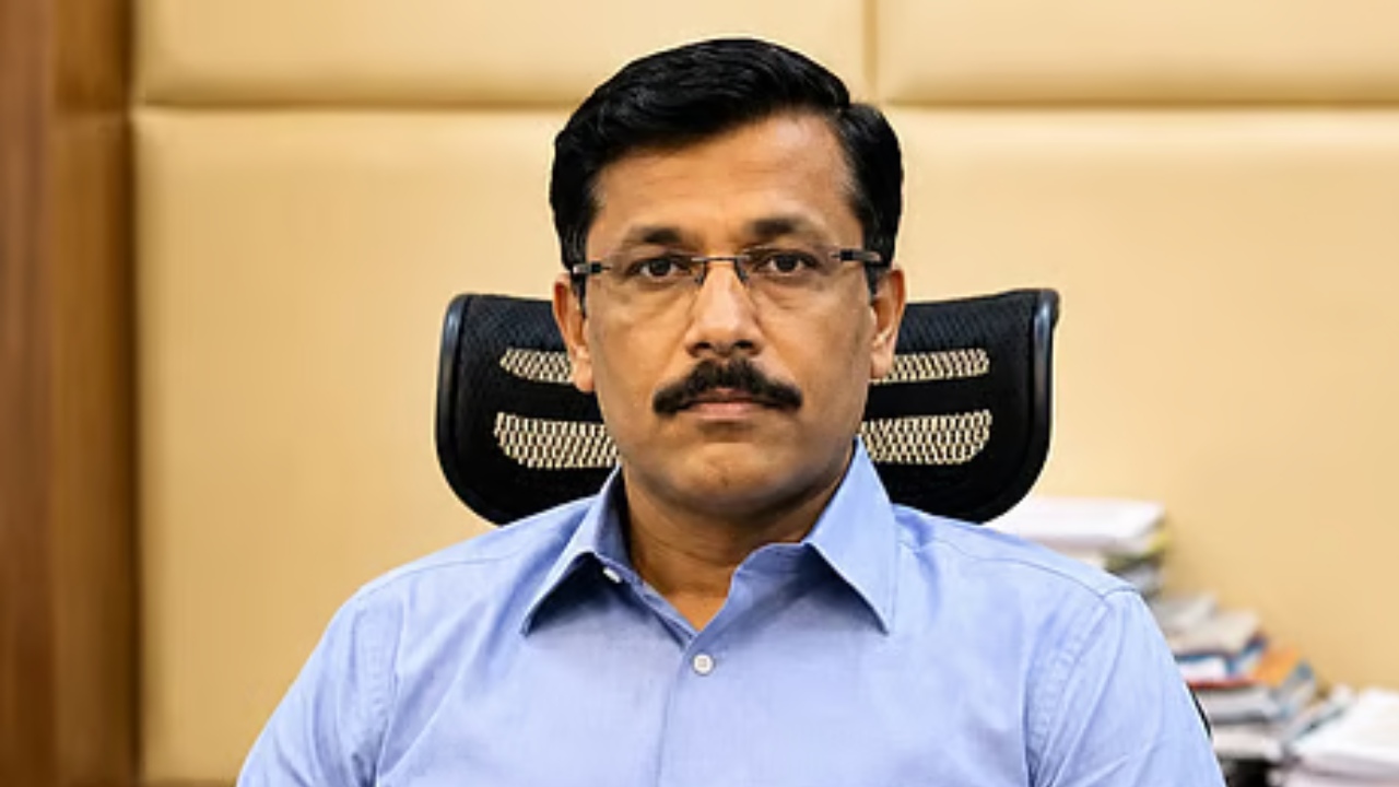फिल्म वर्कर्स ने सेट पर खराब खाने और बिना लाइसेंस वाले कैटरर्स के मामले में तुकाराम मुंडे से कार्रवाई की मांग की